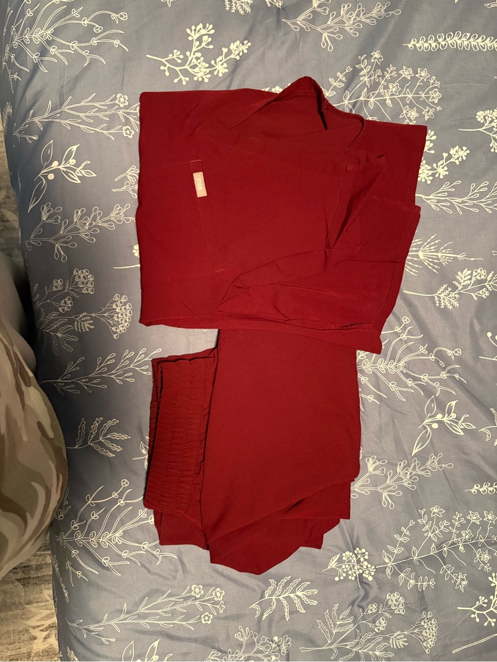 Figs Burgundy scrub set
